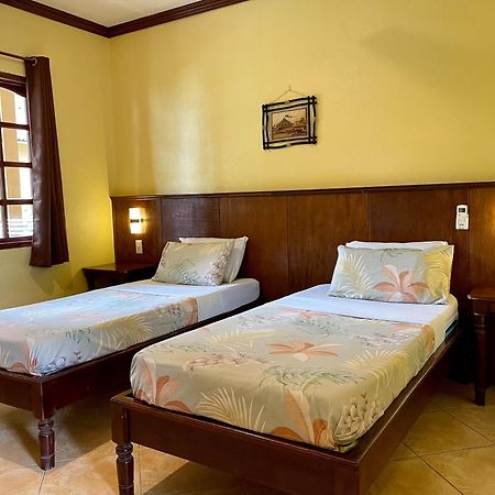 Tipolo Beach Resort Moalboal Kültér fotó